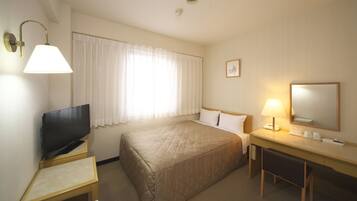 Escritorio, wifi gratis y ropa de cama