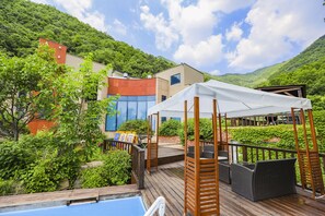 Premium Private Pool Villa (Queenbed 4+Bedroom 3)+Private pool | Terrace/patio - Penatess Pool Villa (Chungju)