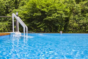 Daunenbettdecken, Tempur-Pedic-Betten, Verdunkelungsvorhänge