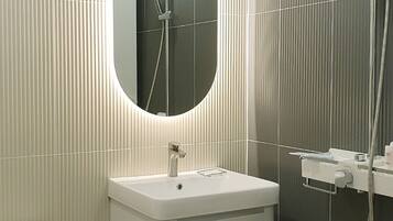 Bồn tắm và buồng tắm vòi sen riêng, bồn tắm thủy lực