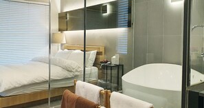 Cubrecamas, colchones Tempur-Pedic y cortinas blackout