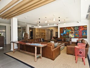 Lobby sitting area - St Catherine's on Park (Crawley)
