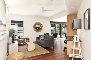 Premium One Bedroom Apartment | Desk, laptop workspace, blackout curtains, soundproofing - St Catherine's on Park (Crawley)