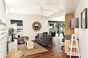 尊荣公寓, 1 间卧室 | 办公桌、笔记本电脑工作区、遮光窗帘、隔音