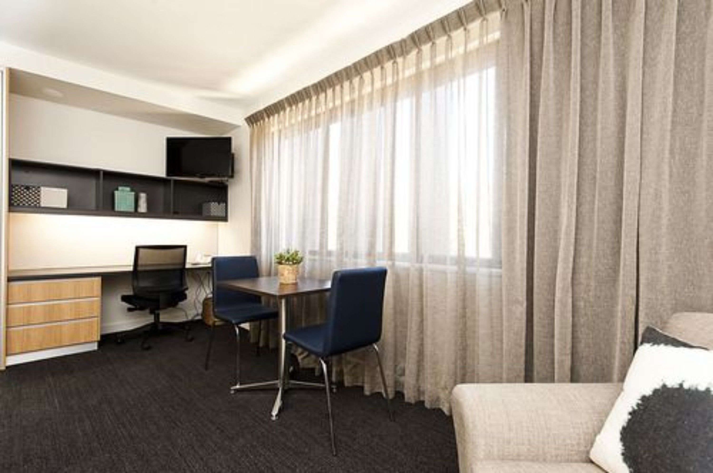 executive studio | in-room dining