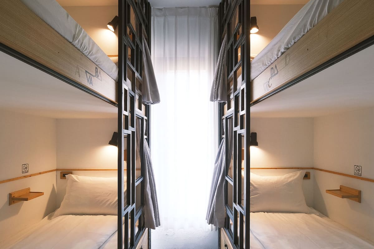 Shared Dormitory, Women only
