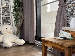 Peralatan tempat tidur premium, dilengkapkan perabot secara berasingan