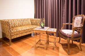 Flat-screen TV - Nine Design Place (Bangkok)