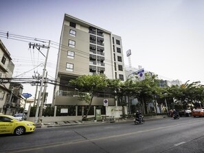 A multi-story building with a modern design, featuring balconies and a flat facade. - Casa Asara (Bangkok)