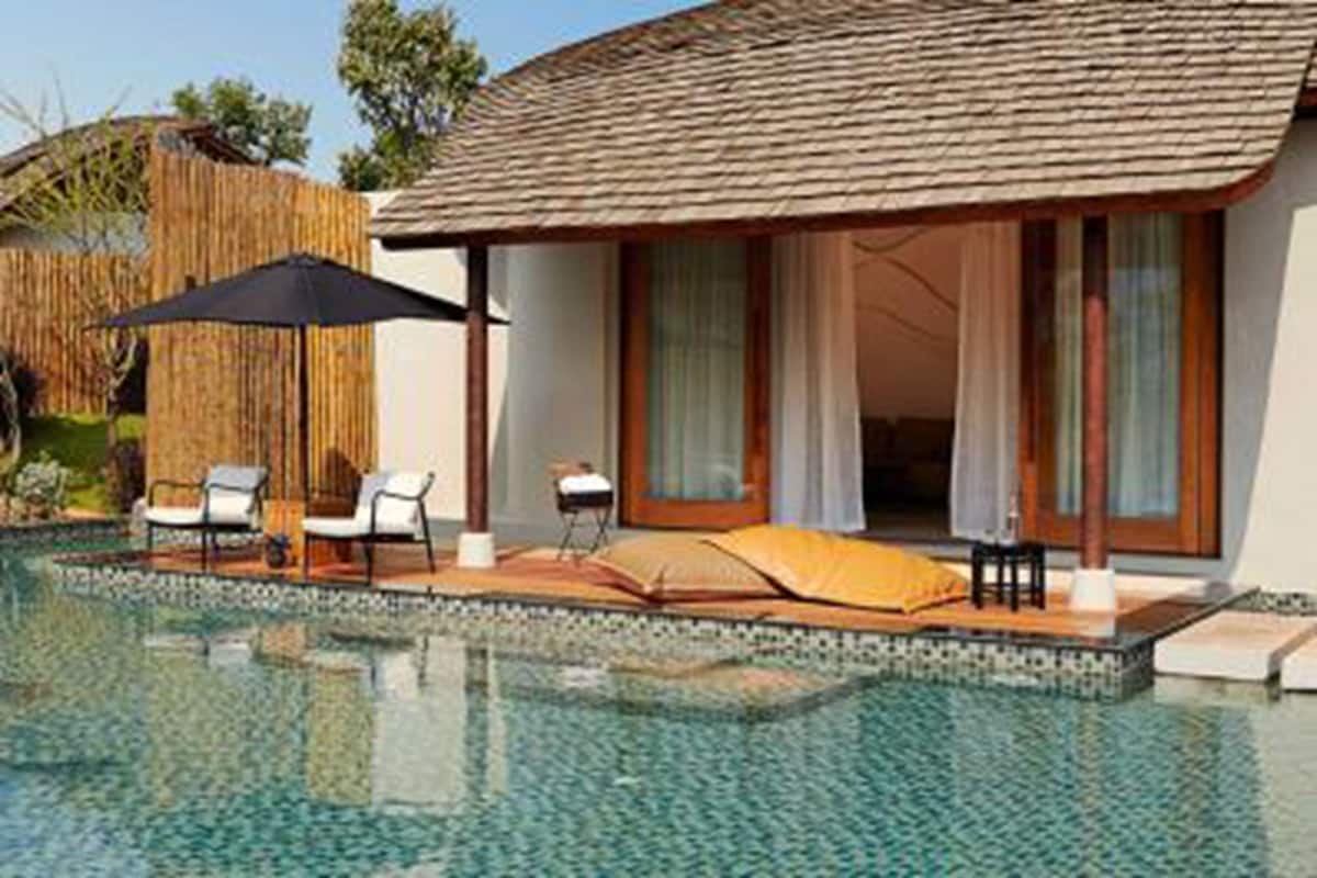 Boribot Pool Access | Minibar, in-room safe, desk, blackout drapes