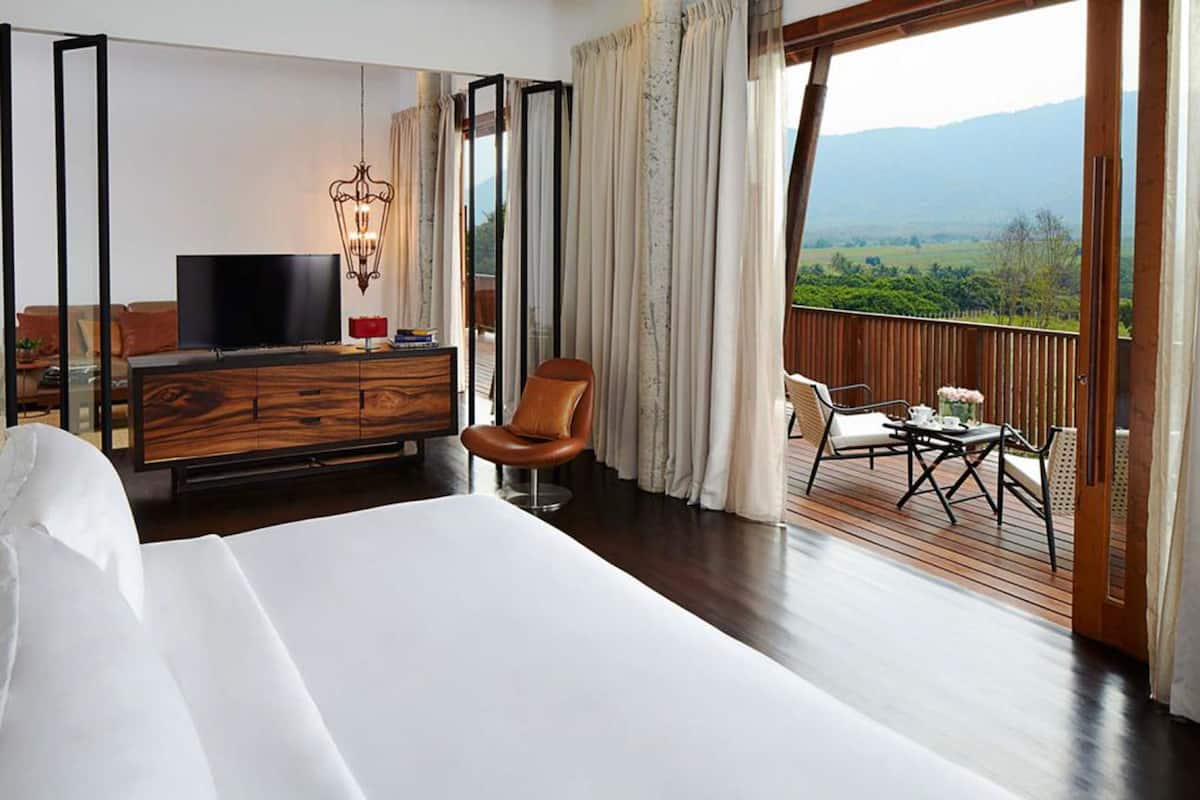 Boribot Panoramic Suite | Minibar, in-room safe, desk, blackout drapes