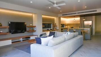 4 bedrooms, premium bedding, desk, iron/ironing board