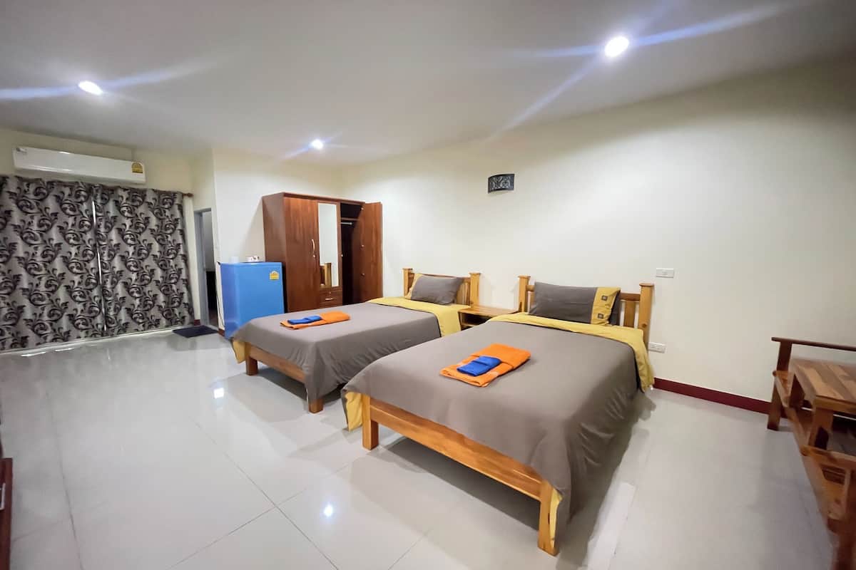 Kahden hengen deluxe-huone (kaksi sänkyä) | Työpöytä, silitysrauta/-lauta, ilmaiset vauvansängyt, ilmainen Wi-Fi