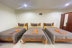 Deluxe Triple Room | Desk, iron/ironing board, free cots/infant beds, free WiFi - P&P Place (Kanchanaburi)