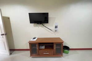 Deluxe Twin Room | Desk, iron/ironing board, free cots/infant beds, free WiFi - P&P Place (Kanchanaburi)