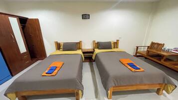 Deluxe Twin Room | Desk, iron/ironing board, free cots/infant beds, free WiFi