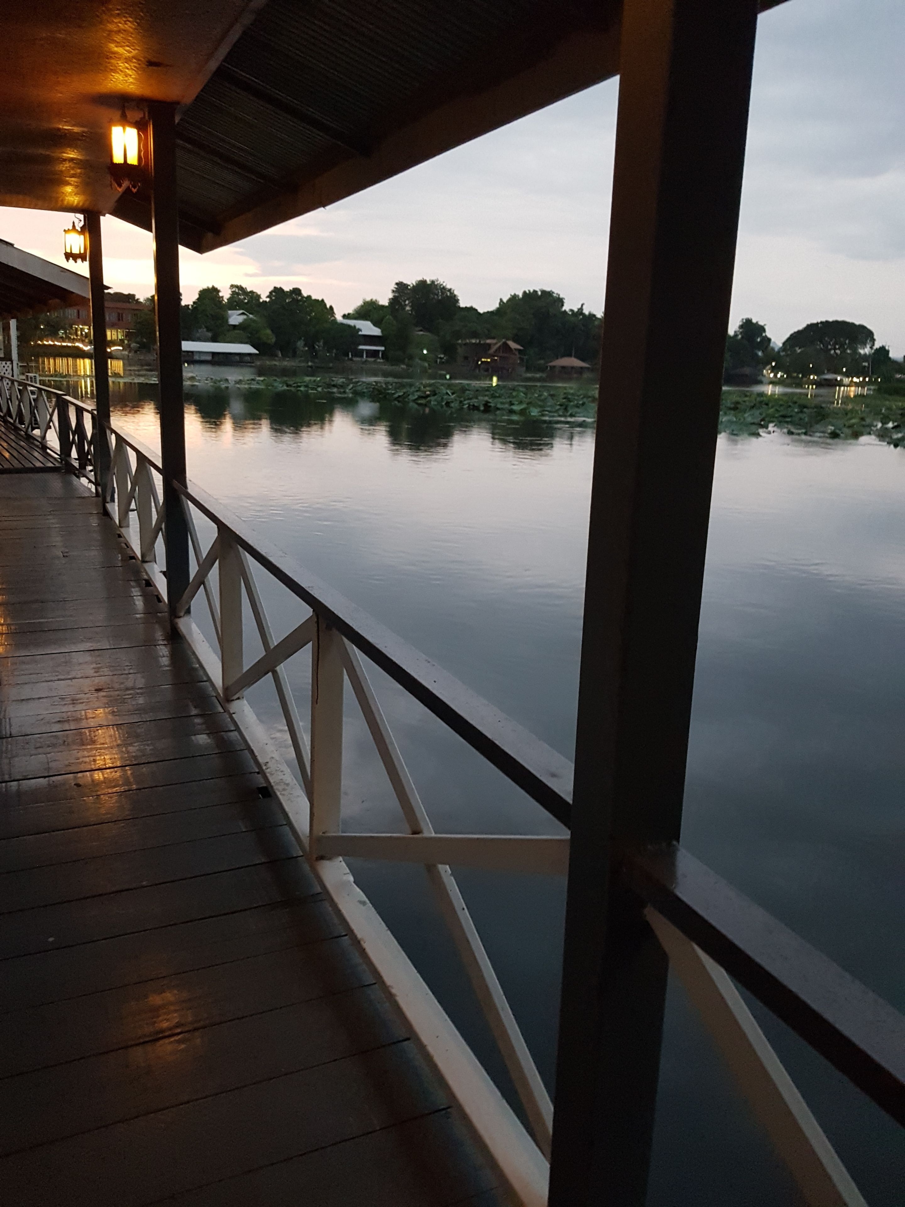 Raft Room with Fan | Hiên