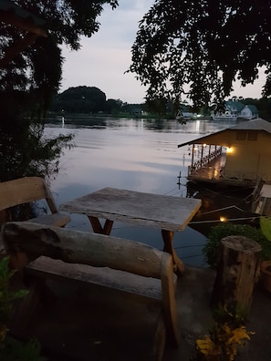 Raft Room with Air Conditioner | Vue de la chambre