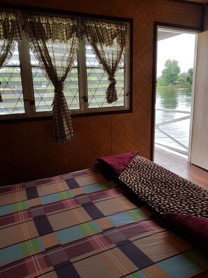 Raft Room with Fan | Vue de la chambre