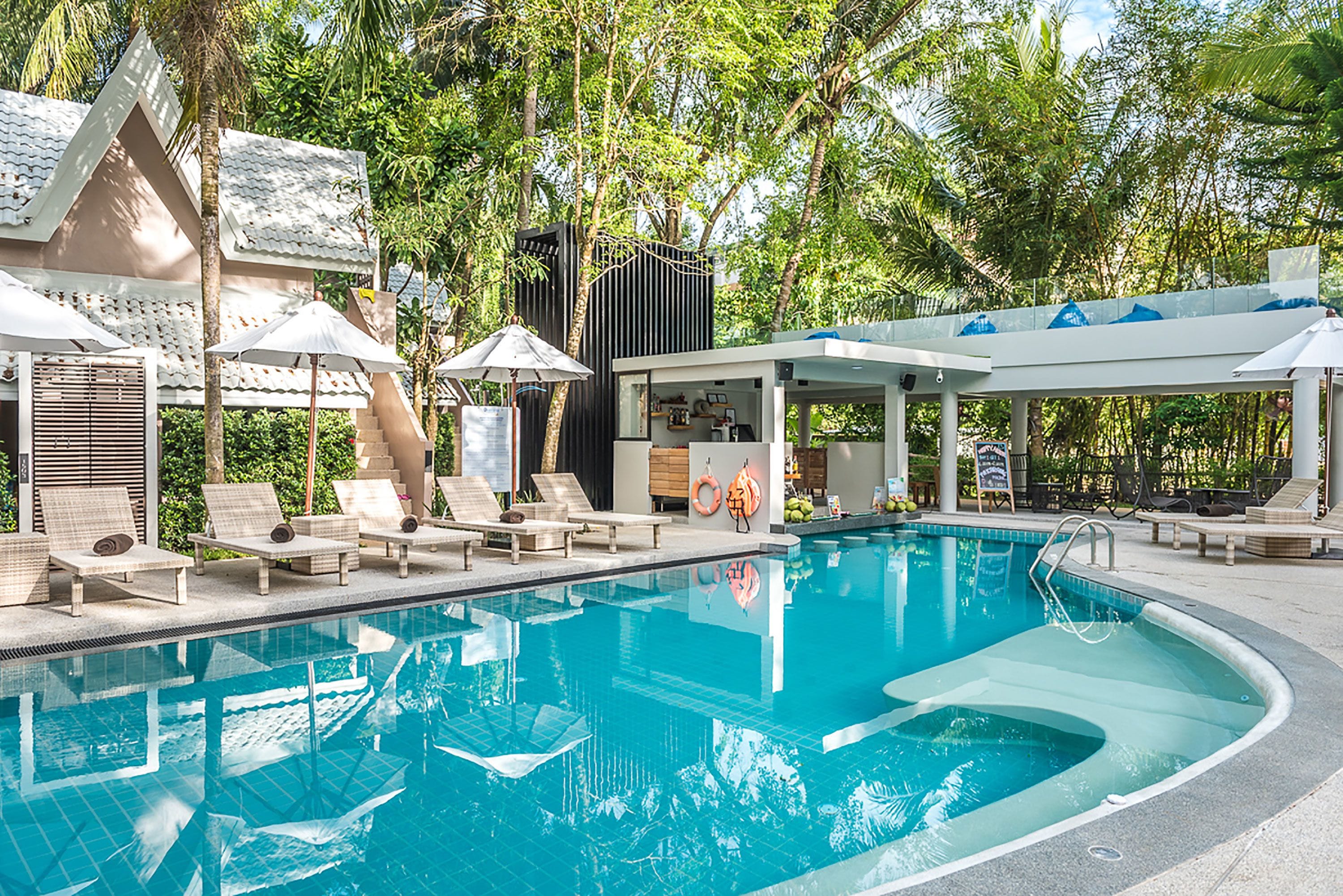 2 outdoor pools