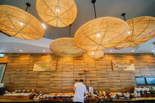 Daily buffet breakfast (THB 450 per person)