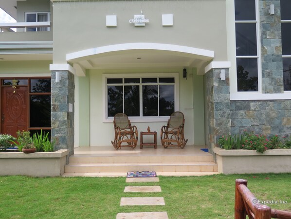 Front of property - Oasi Fiore Bed and Breakfast (Dauis)