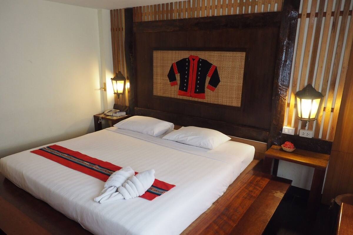 Deluxe Double Bed | 책상, 암막 커튼, WiFi