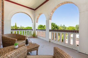 Quarto casal premier, 1 cama Queen, vista para a cidade | Sacada