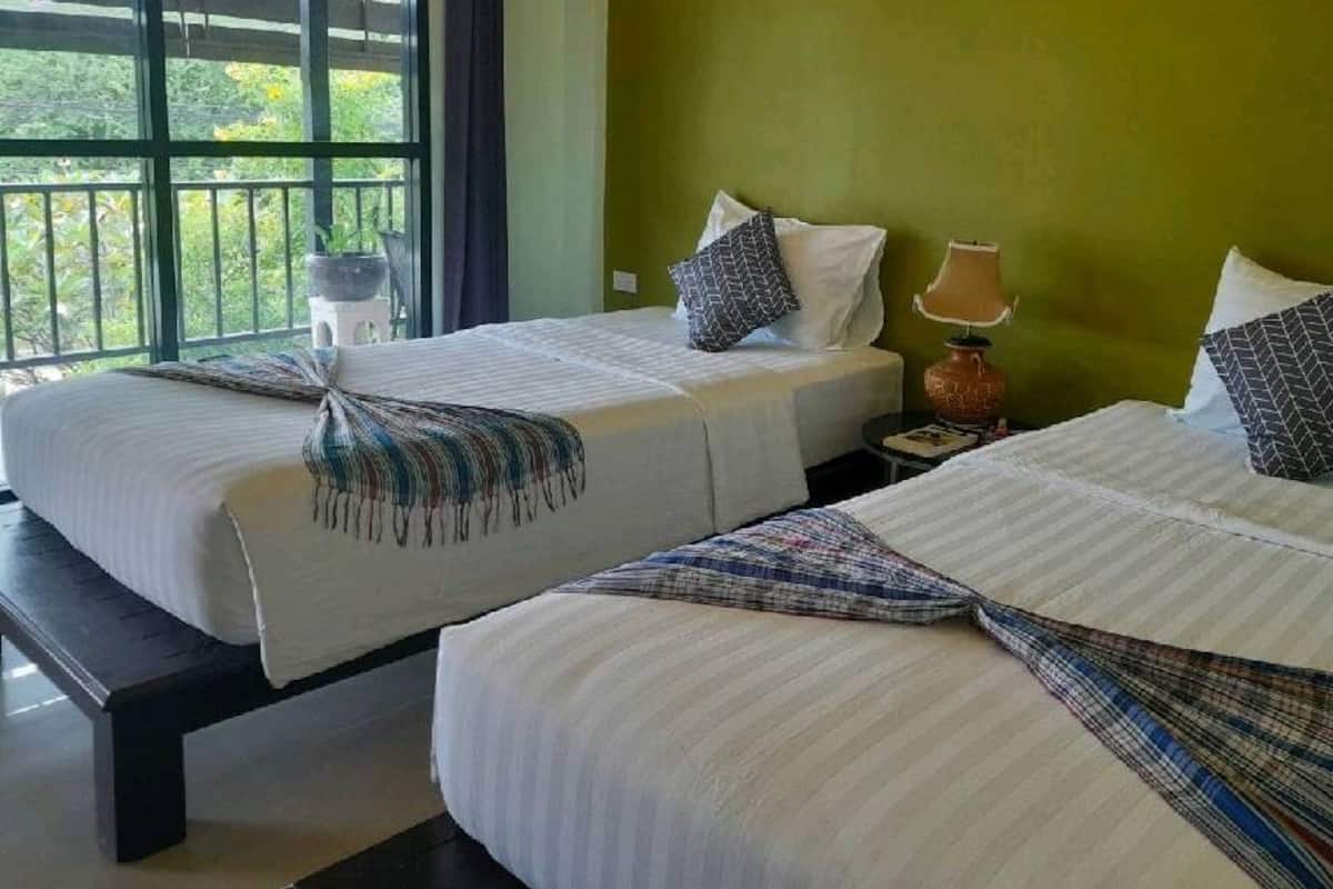 Standard Twin Mountain View Room | Biancheria da letto di alta qualità, una scrivania, tende oscuranti