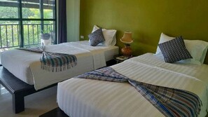 Standard Twin Mountain View Room | Premium bedding, desk, blackout curtains, free WiFi - Sawasdee River Kwai Lodge (Kanchanaburi)