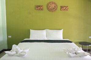 Premium bedding, desk, blackout curtains, free WiFi - Sawasdee River Kwai Lodge (Kanchanaburi)