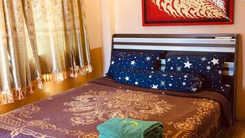Standard Double Room | Decoración personalizada y wifi gratis