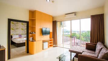 Suite junior | 1 dormitorio, escritorio, cortinas opacas y camas supletorias