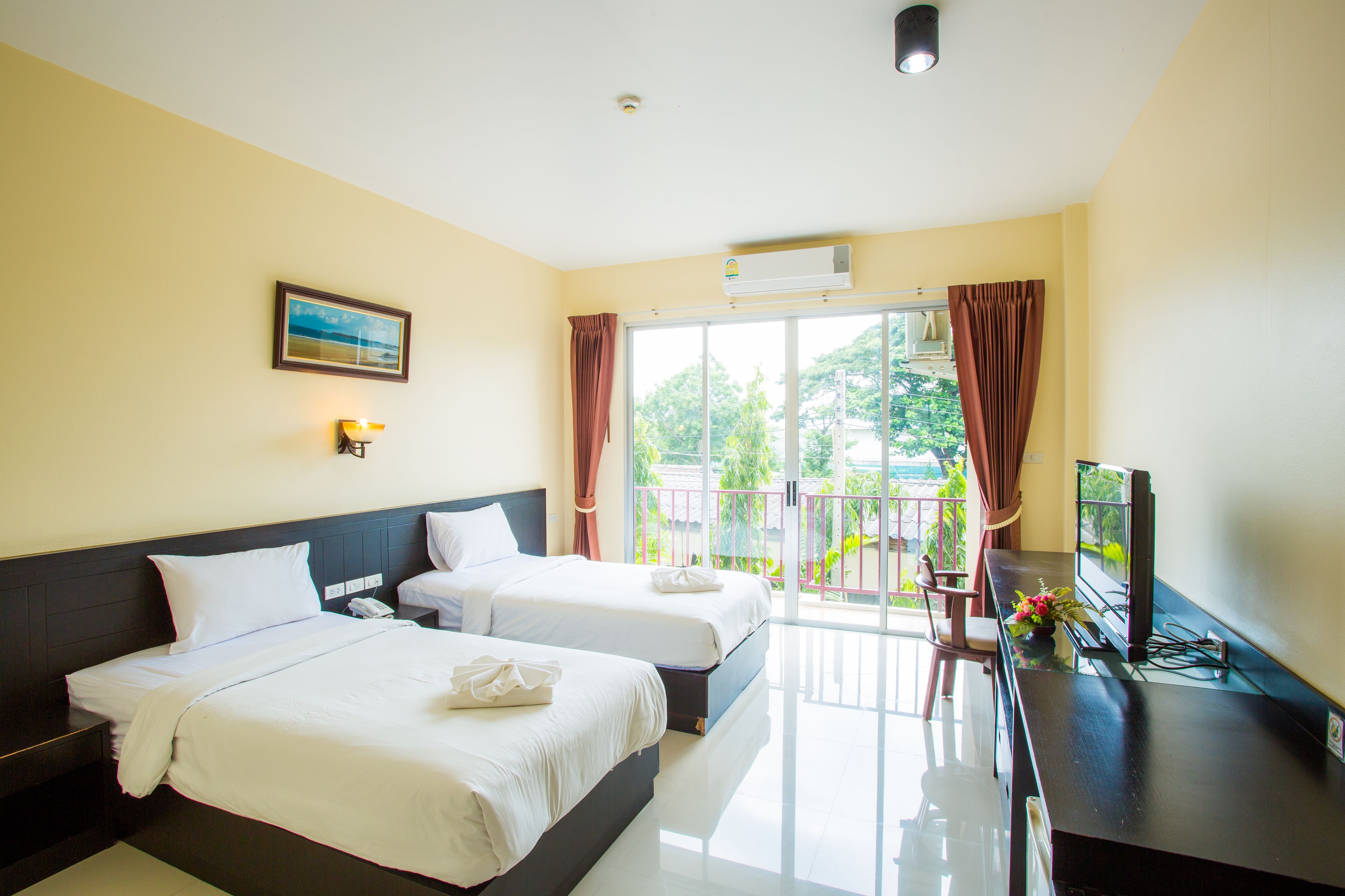 superior room | desk, blackout curtains, rollaway beds, free wifi