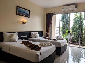 Superior Room | Desk, blackout drapes, rollaway beds, free WiFi - Kanokan Hotel (Kanchanaburi)