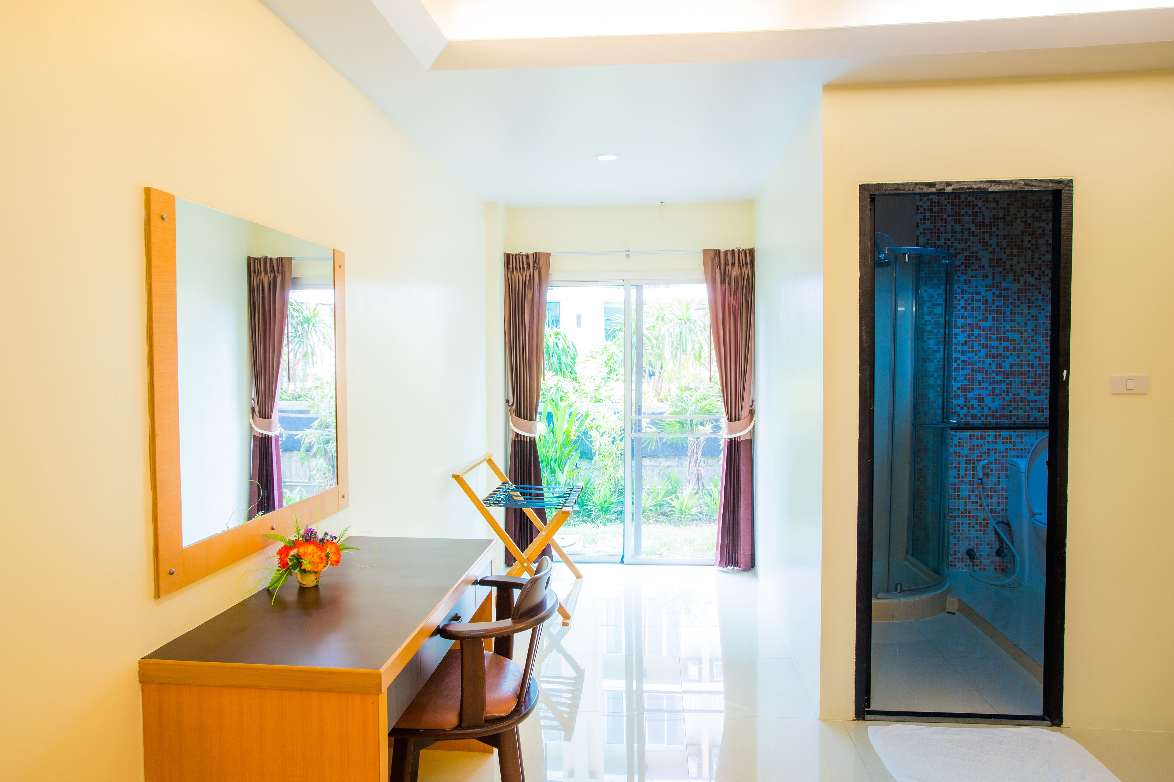 comfort room | desk, blackout curtains, rollaway beds, free wifi