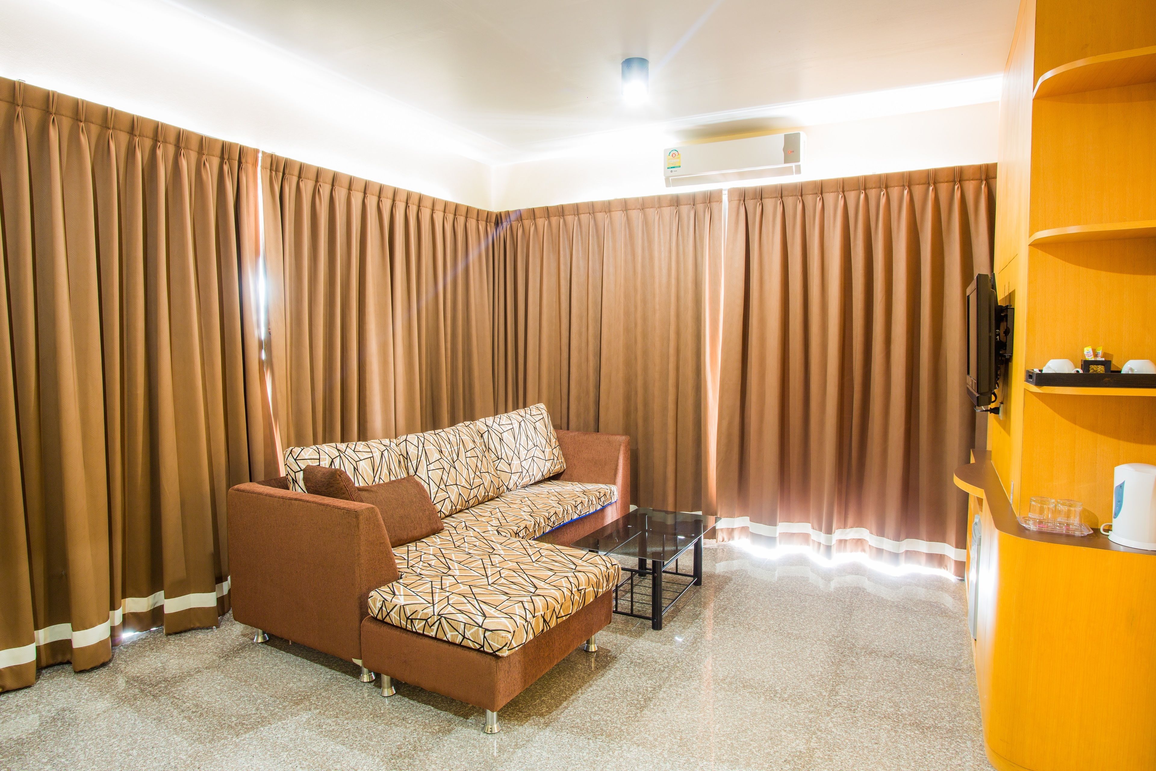 grand suite | desk, blackout curtains, rollaway beds, free wifi