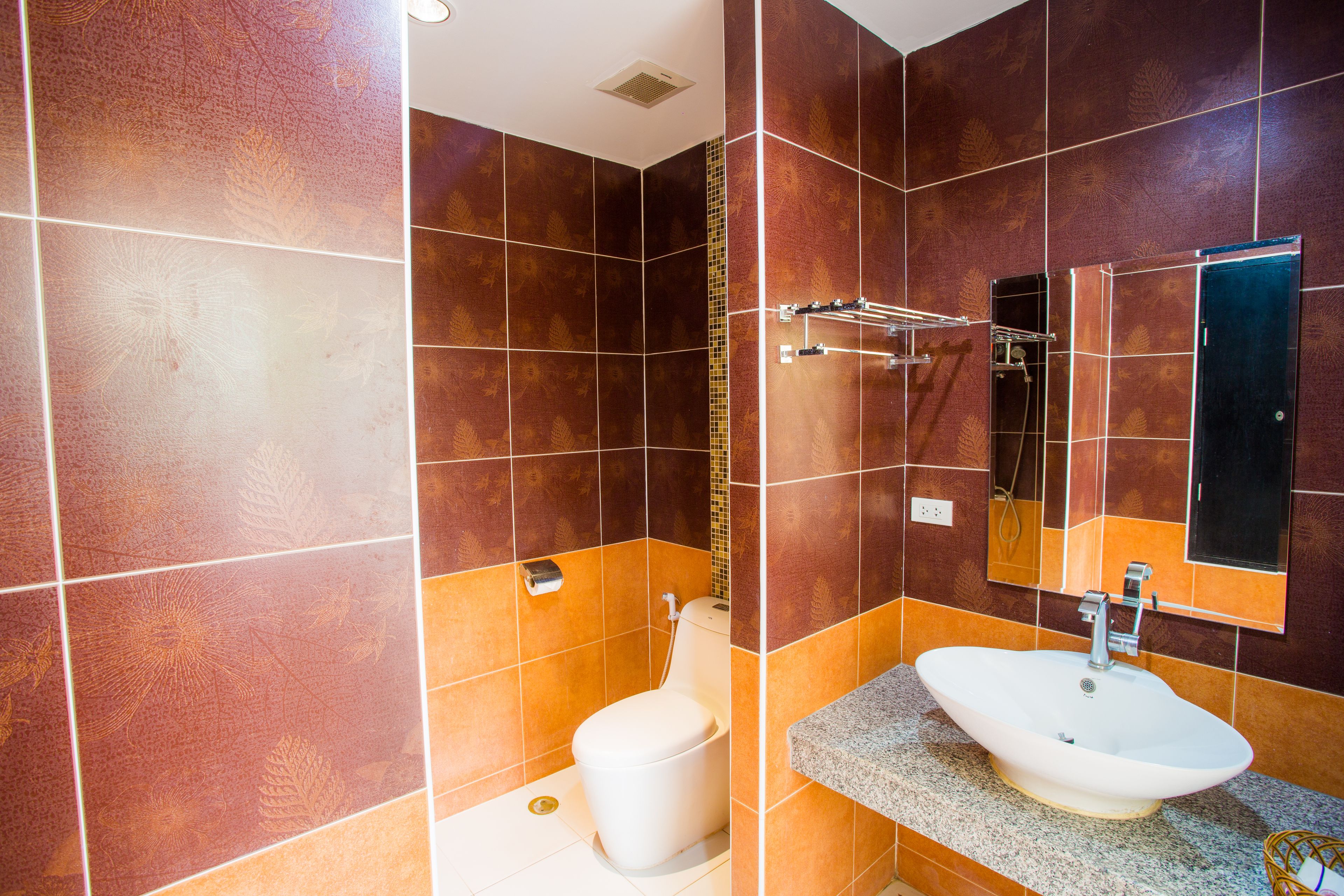 superior room | bathroom | shower, free toiletries, bidet, towels