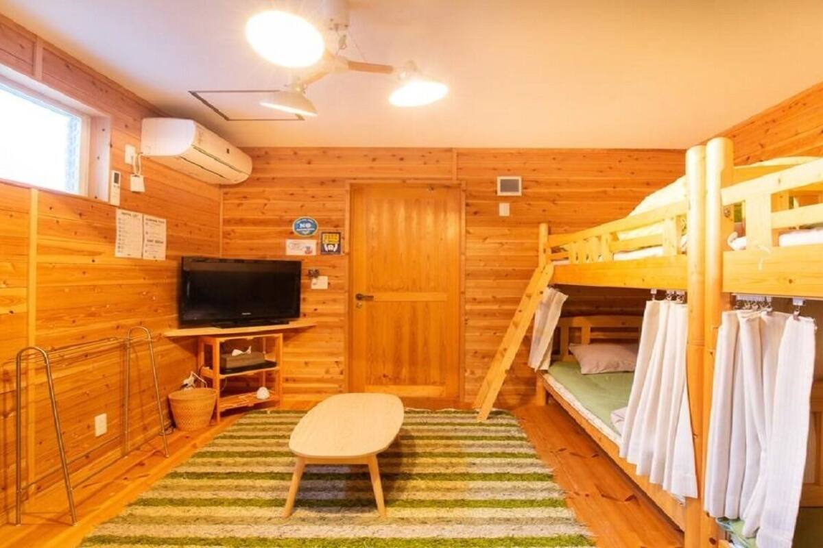 Edredones de plumas, wifi gratis, ropa de cama
