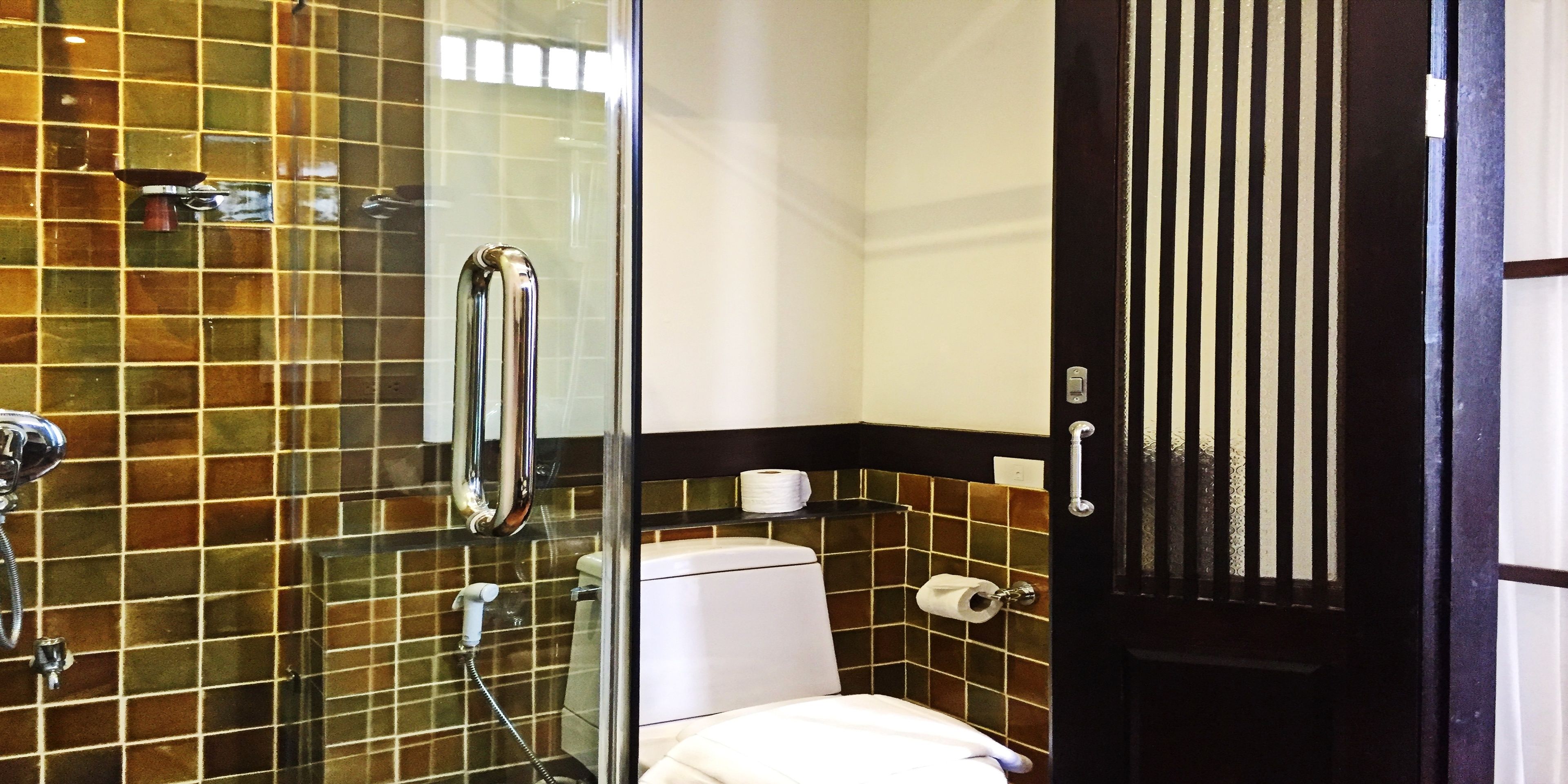 1 bedroom villa | bathroom shower