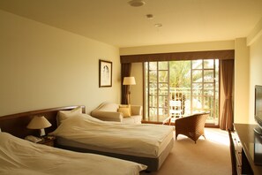 三人房 (2nd Floor, Partial Ocean View) | 客房內保險箱、書桌、熨斗/熨衣板、免費無線上網