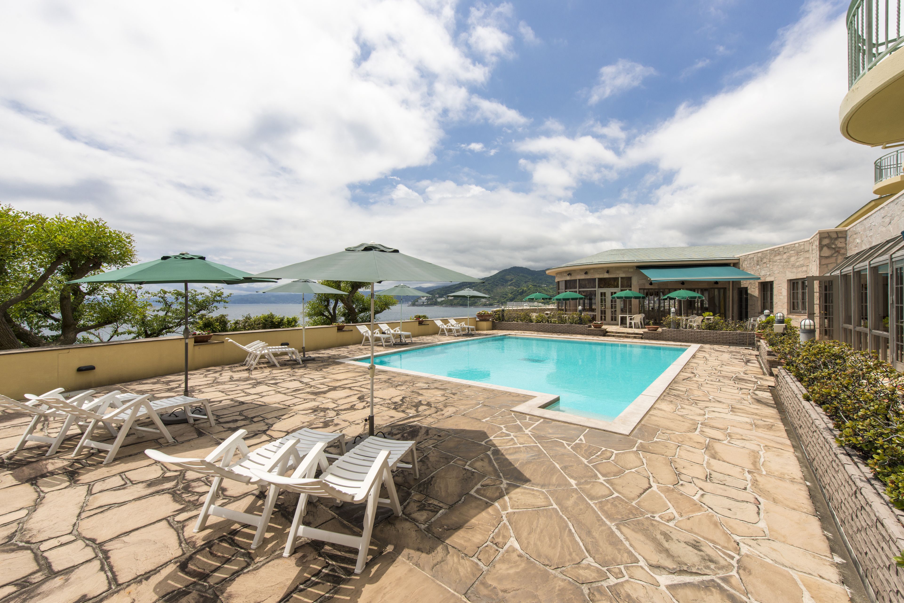 Piscine extérieure (ouverte en saison)