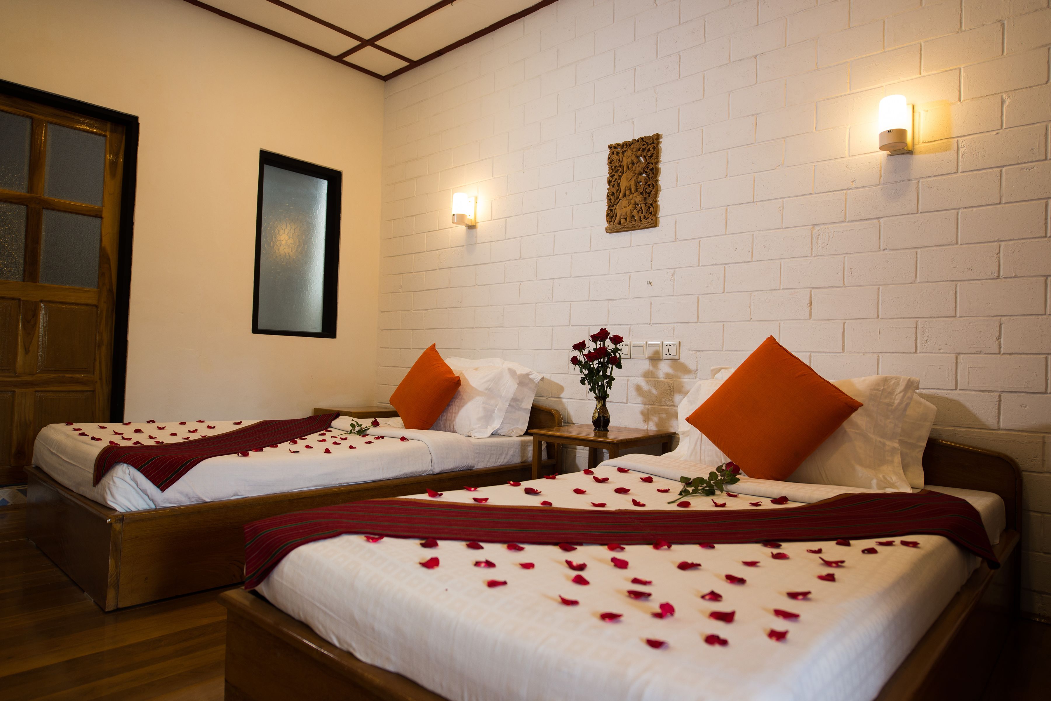 standard room ( fan ) | 1 bedroom, in-room safe, desk, free wifi