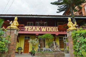 Interior entrance - Teak Wood Hotel (Nyaungshwe)