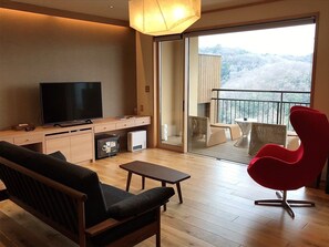 Suite tradicional (Japanese Western Style, Open-air Bath) | Caja de seguridad en la habitación, escritorio y insonorización 