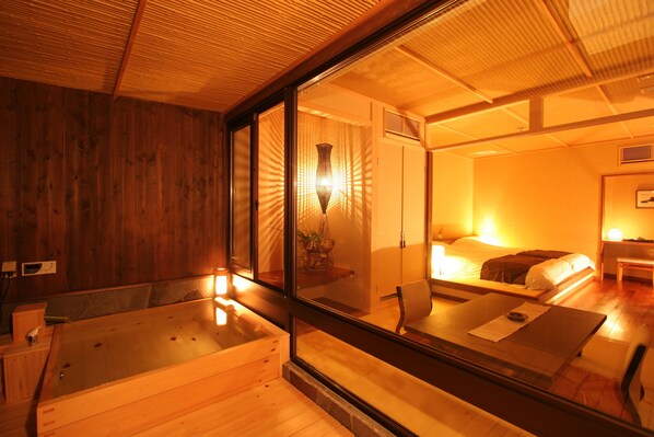 Kamar Tradisional, Boleh Merokok, hot tub (Modern Japanese Style, Japanese Futon) | Brankas, meja kerja, kedap suara, dan Wi-Fi gratis