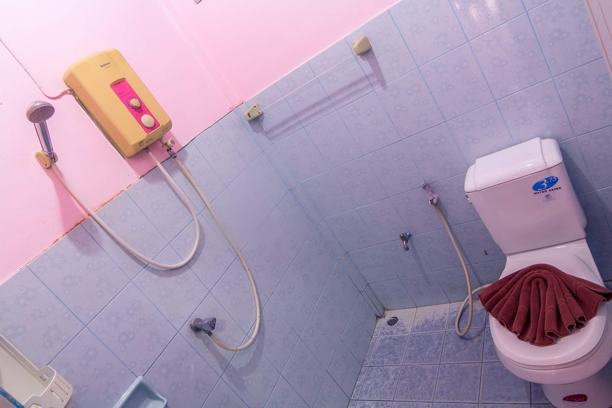 standard double or twin room, 1 king bed, pool view | bathroom | shower, free toiletries, towels