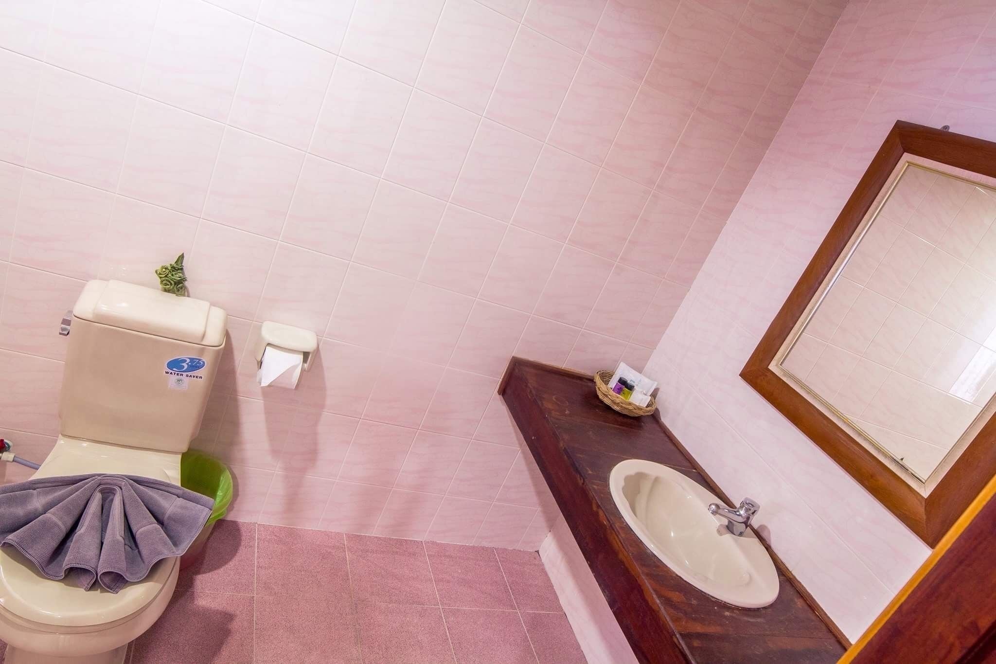 superior room | bathroom | shower, free toiletries, towels