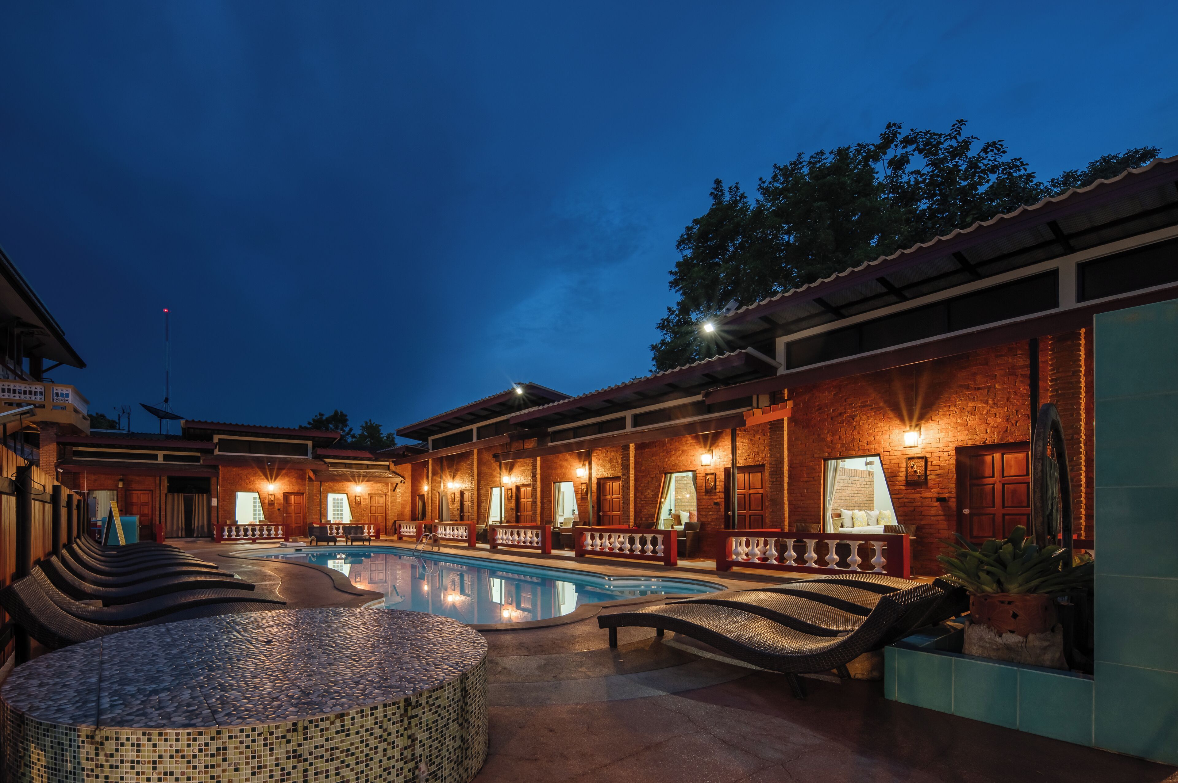 Outdoor pool, sun loungers