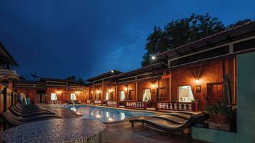 Outdoor pool, sun loungers